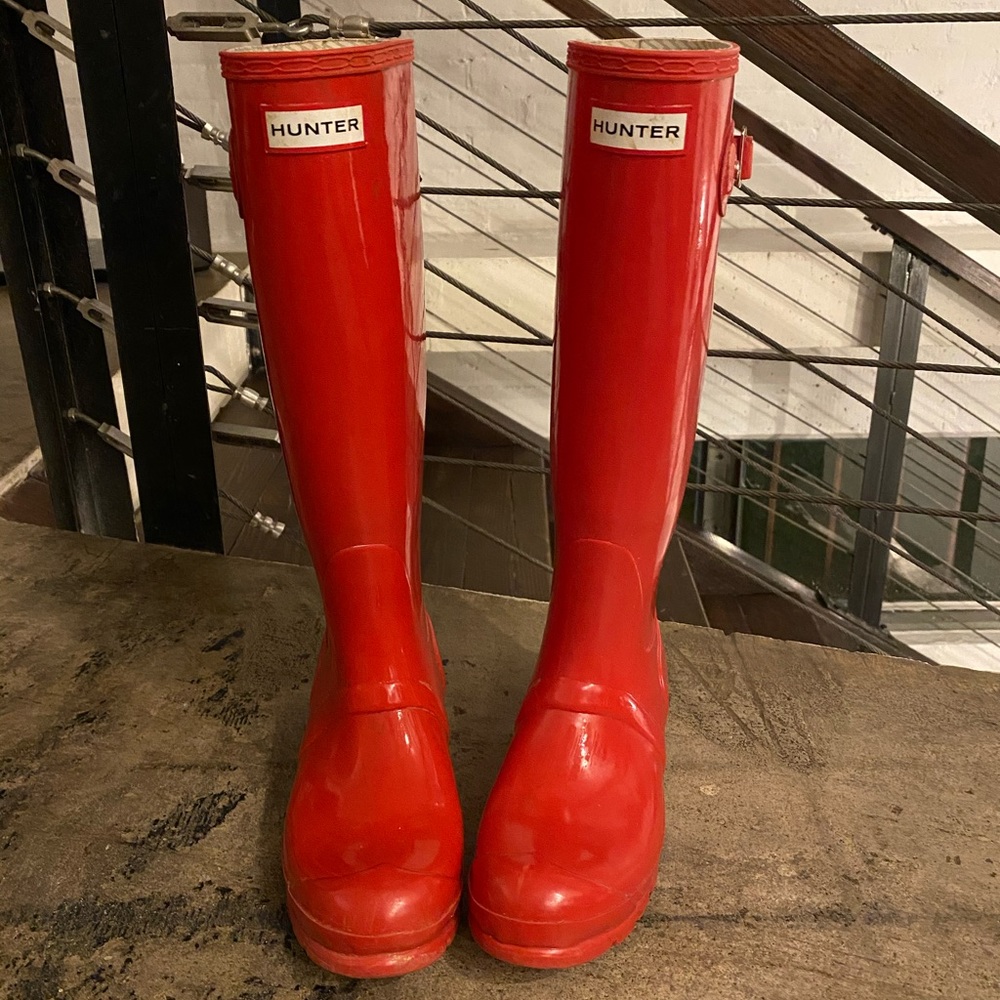 Women’s red hunter rain boots